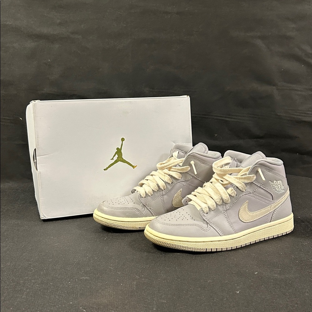Women's Air Jordan 1 in Atmosphere Grey/ Pale Ivory